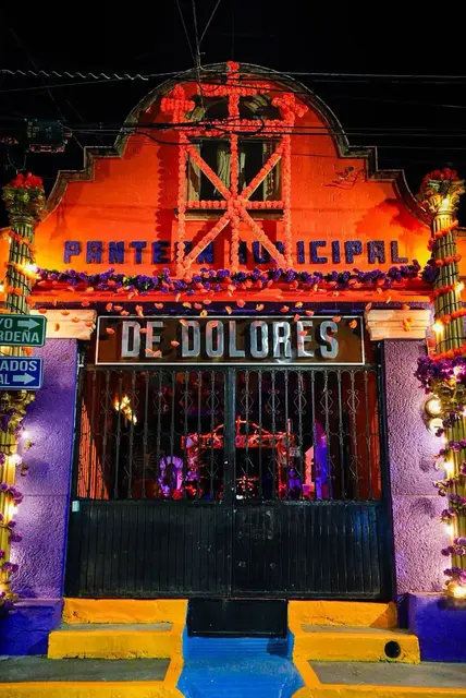 Panteón Municipal de Dolores decorado