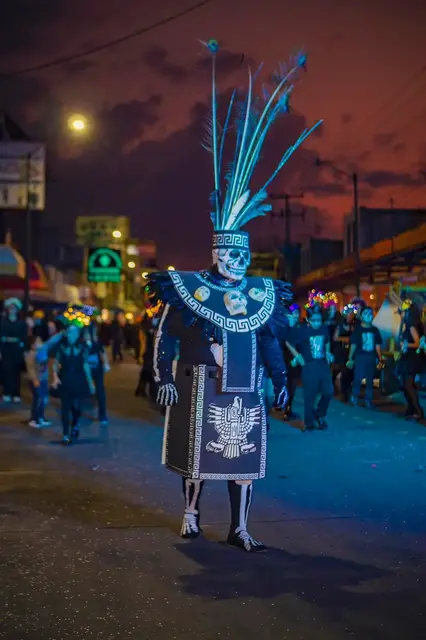 Personaje monumental inspirado en el Mictlán